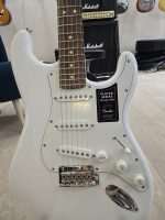 Fender Player Stratocaster, Pau Ferro Fingerboard, Polar White Električna gitara - Image 2